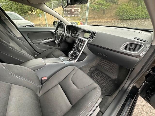 Volvo V60 D2 1.6 Powershift R-design Kinetic
