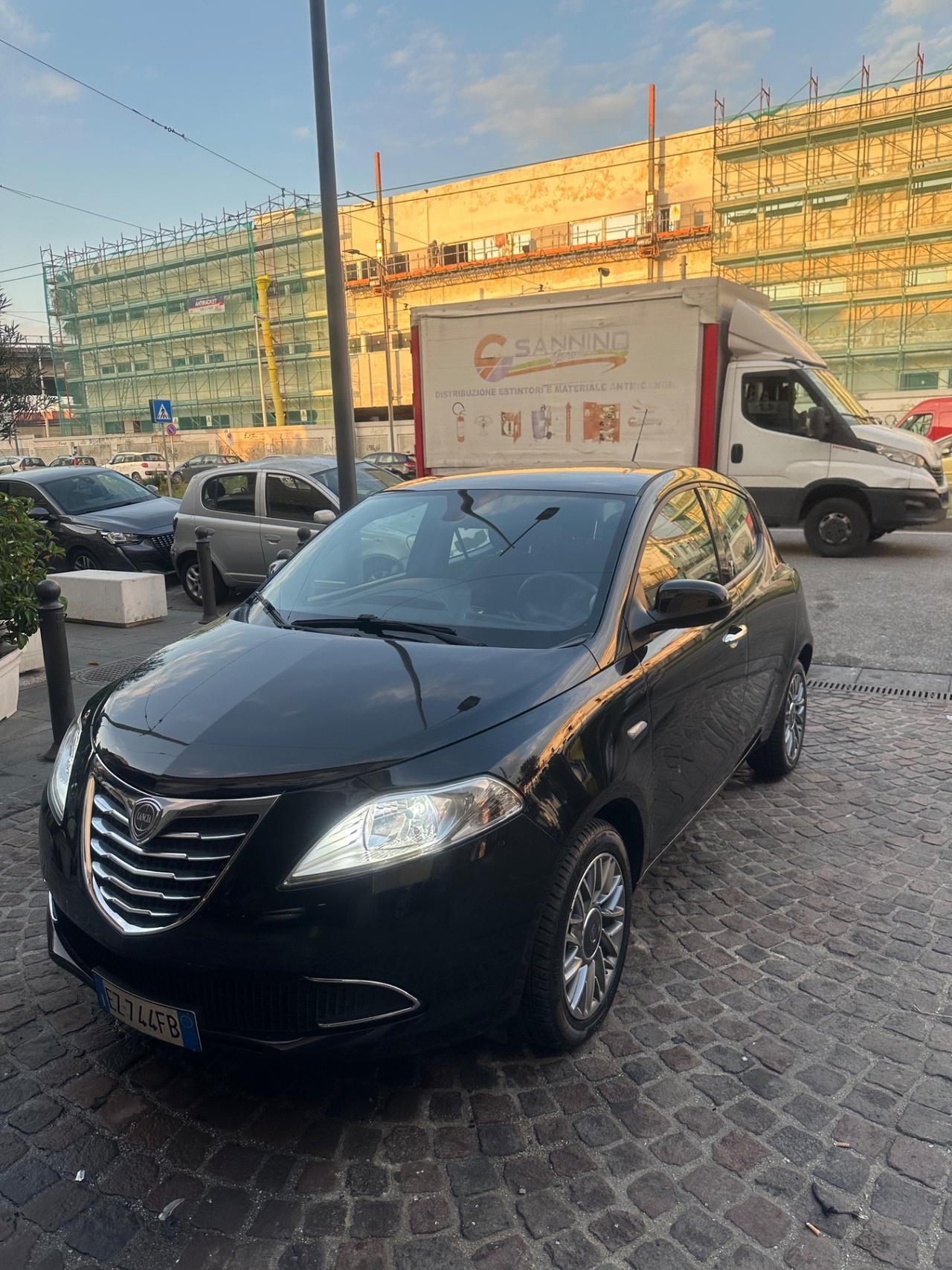 Lancia Ypsilon 1.3 MJT 16V 95 CV 5 porte S&S S Momodesign