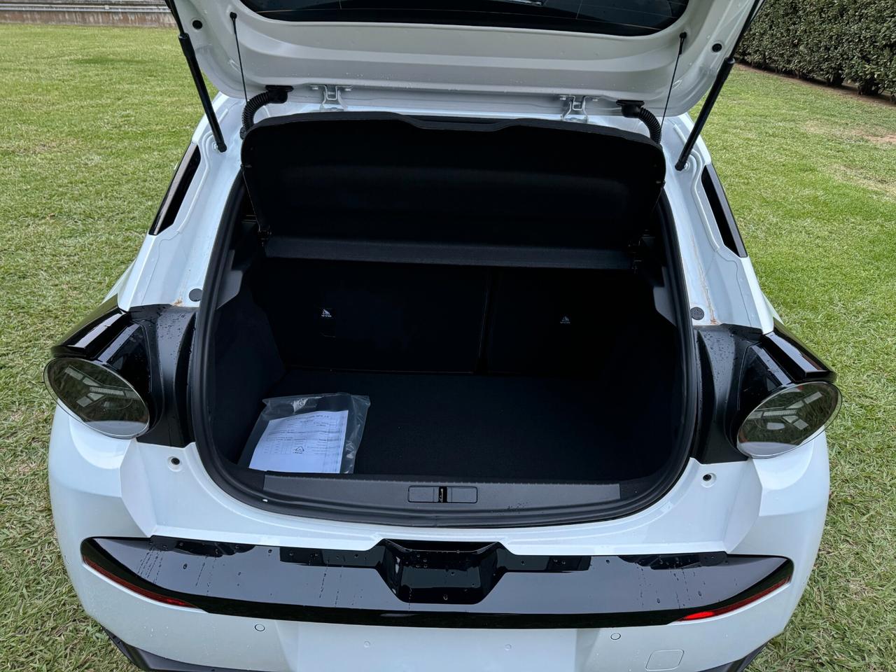 Lancia Ypsilon Hybrid e-DCT LX