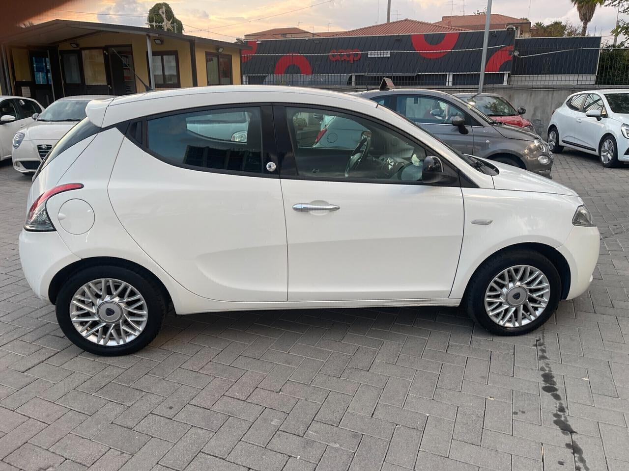 Lancia Ypsilon 1.2 69 CV Ecochic Platinum