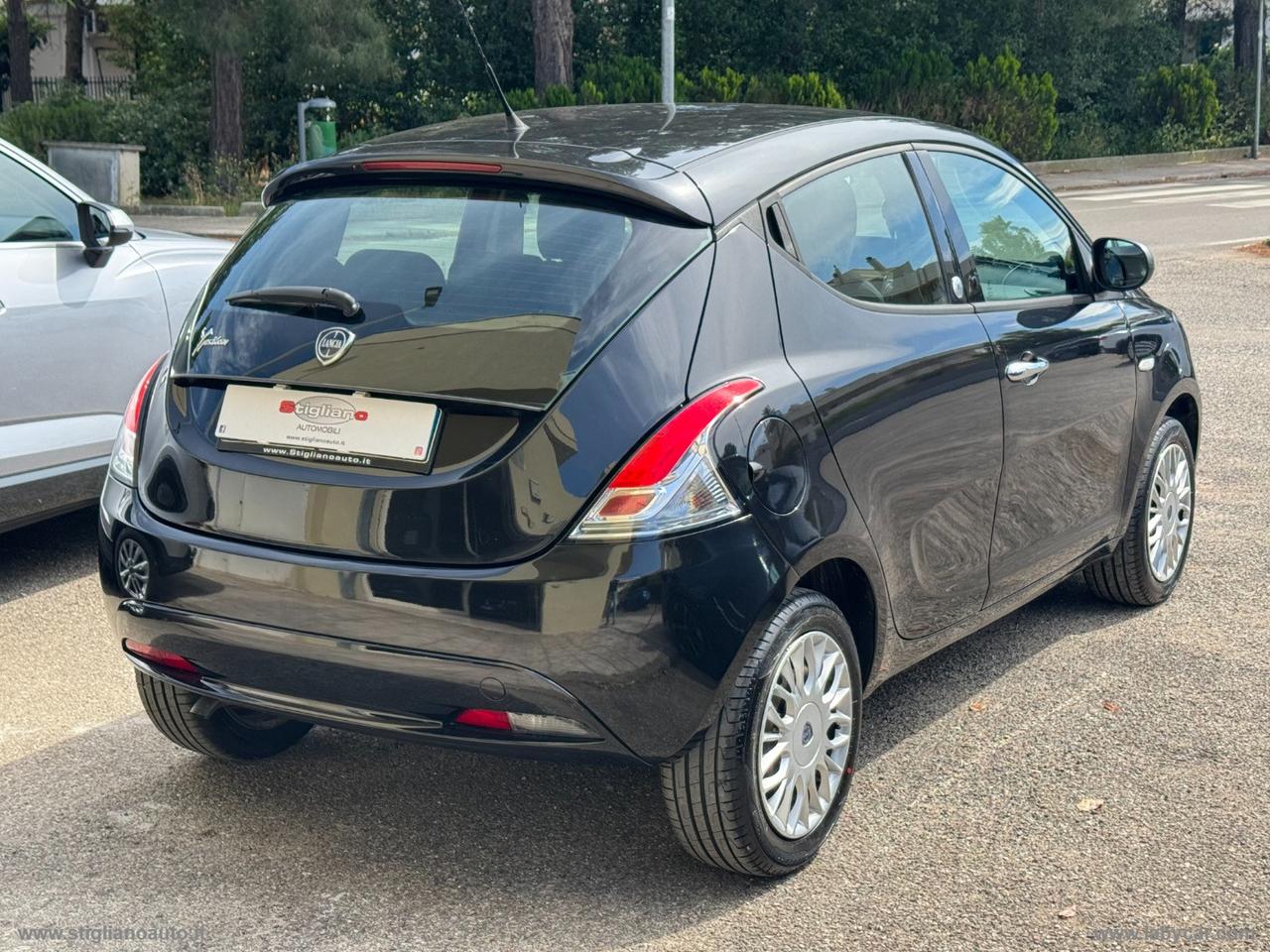 LANCIA Ypsilon 1.2 69 CV 5p. GPL Ecochic Silver