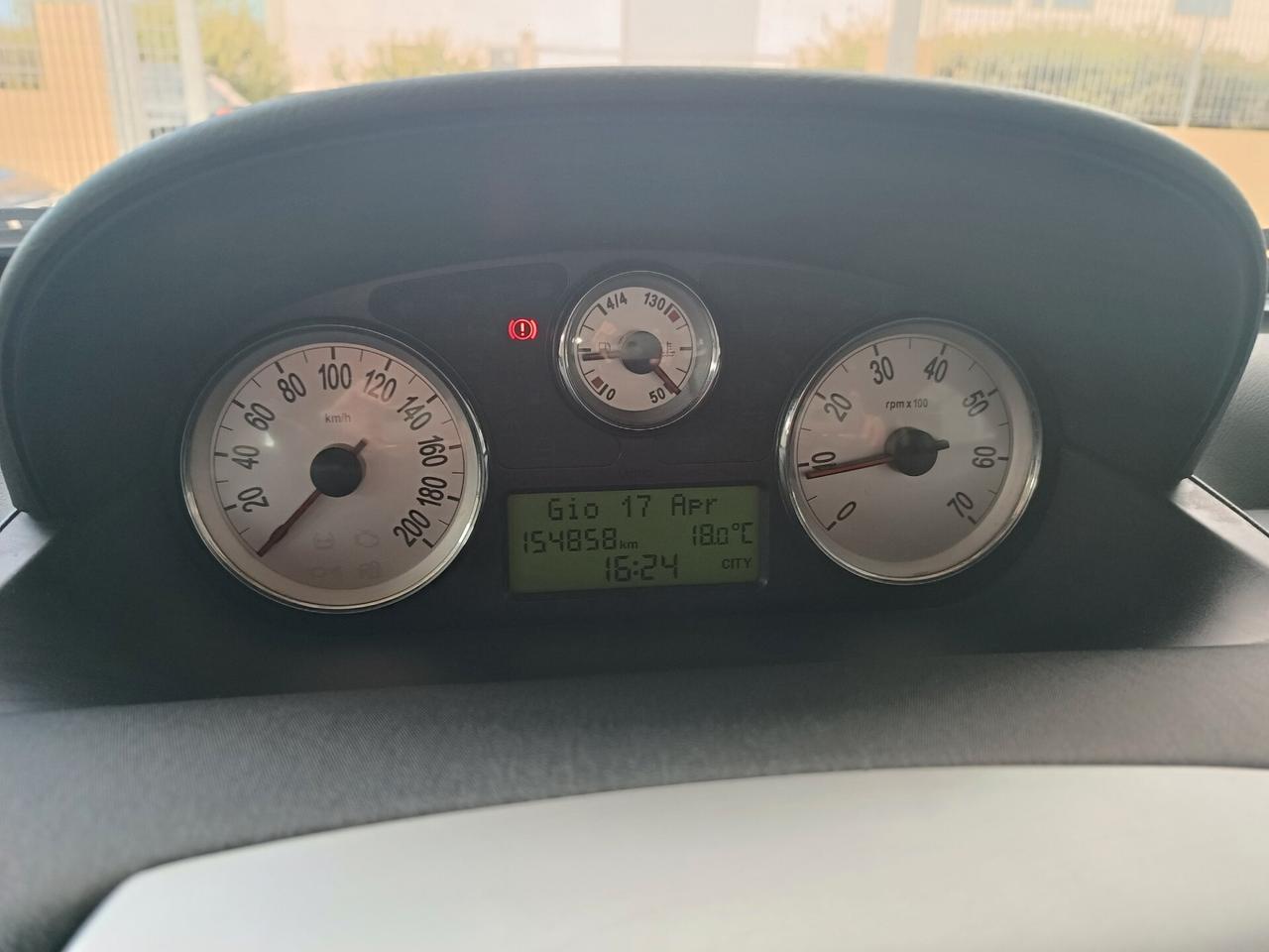 Lancia Ypsilon 1.3 MJT 75 CV Versus