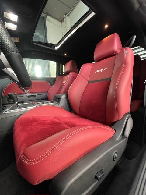 Dodge Challenger 6.4 v8 srt