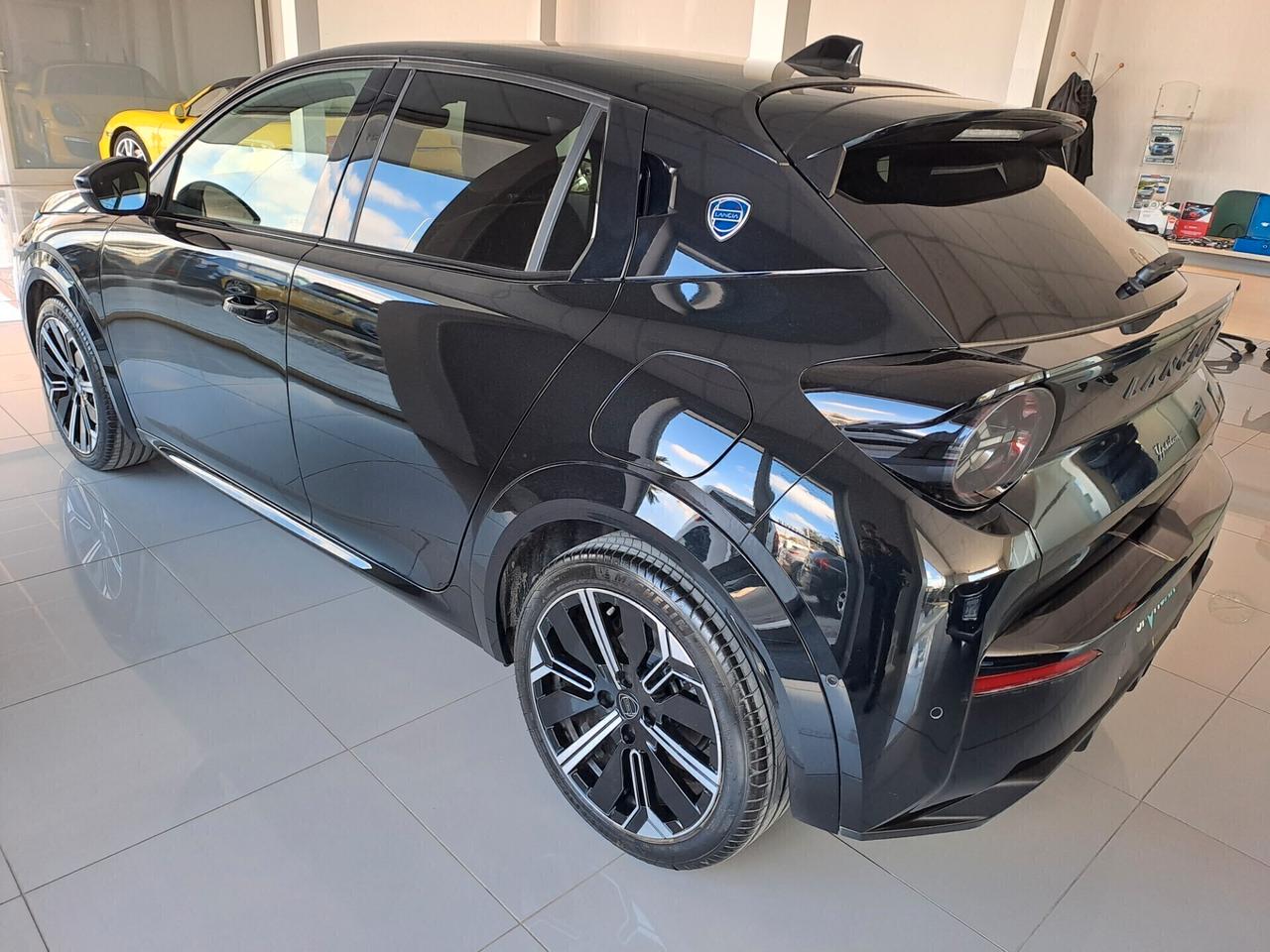 Lancia Ypsilon Hybrid 1.2 Benz Edizione Cassina 2025