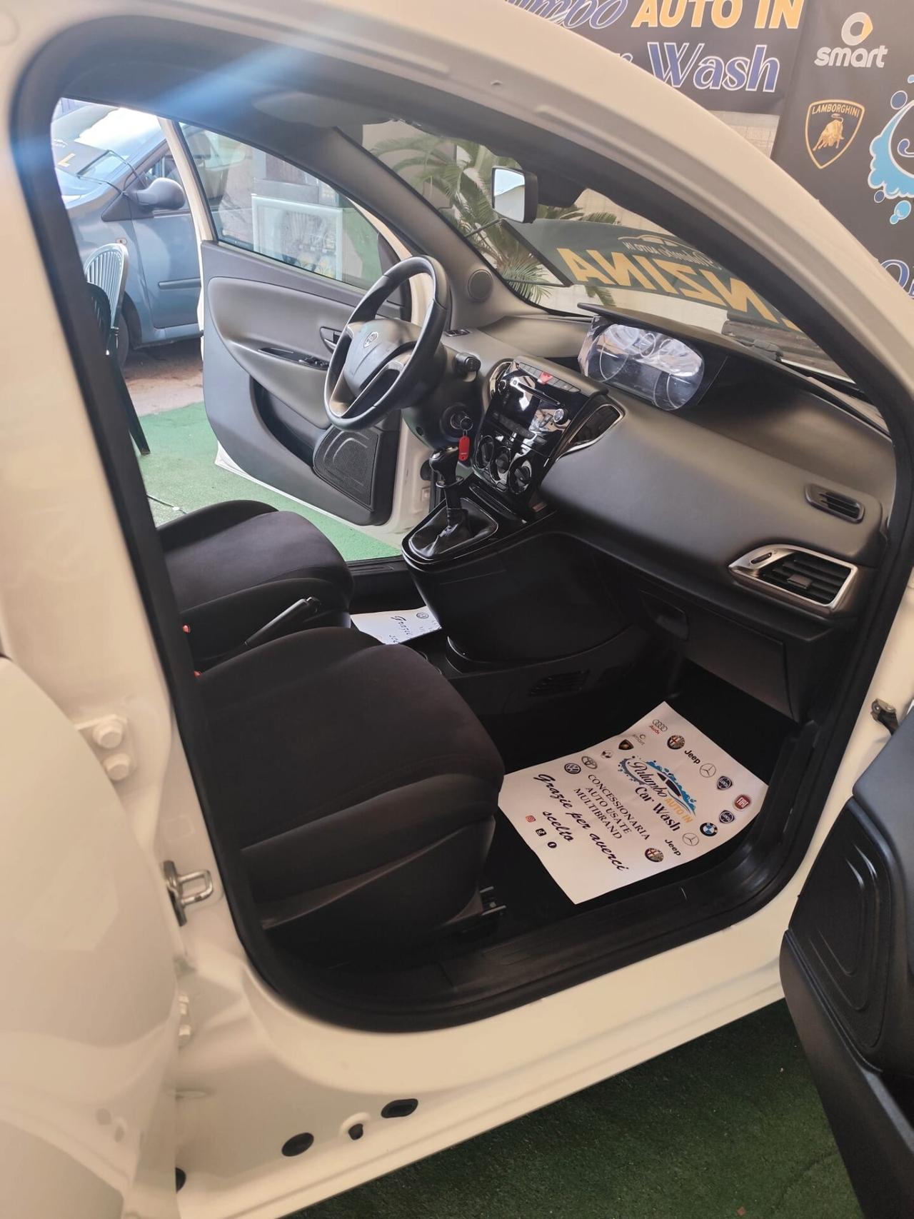 Lancia Ypsilon 1.2 69 CV 5 porte S&S Platinum