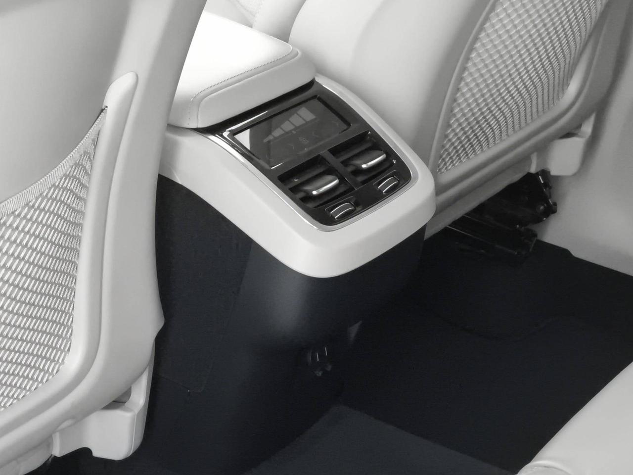 VOLVO XC60 N1 2.0 B4 d Ultimate Dark awd