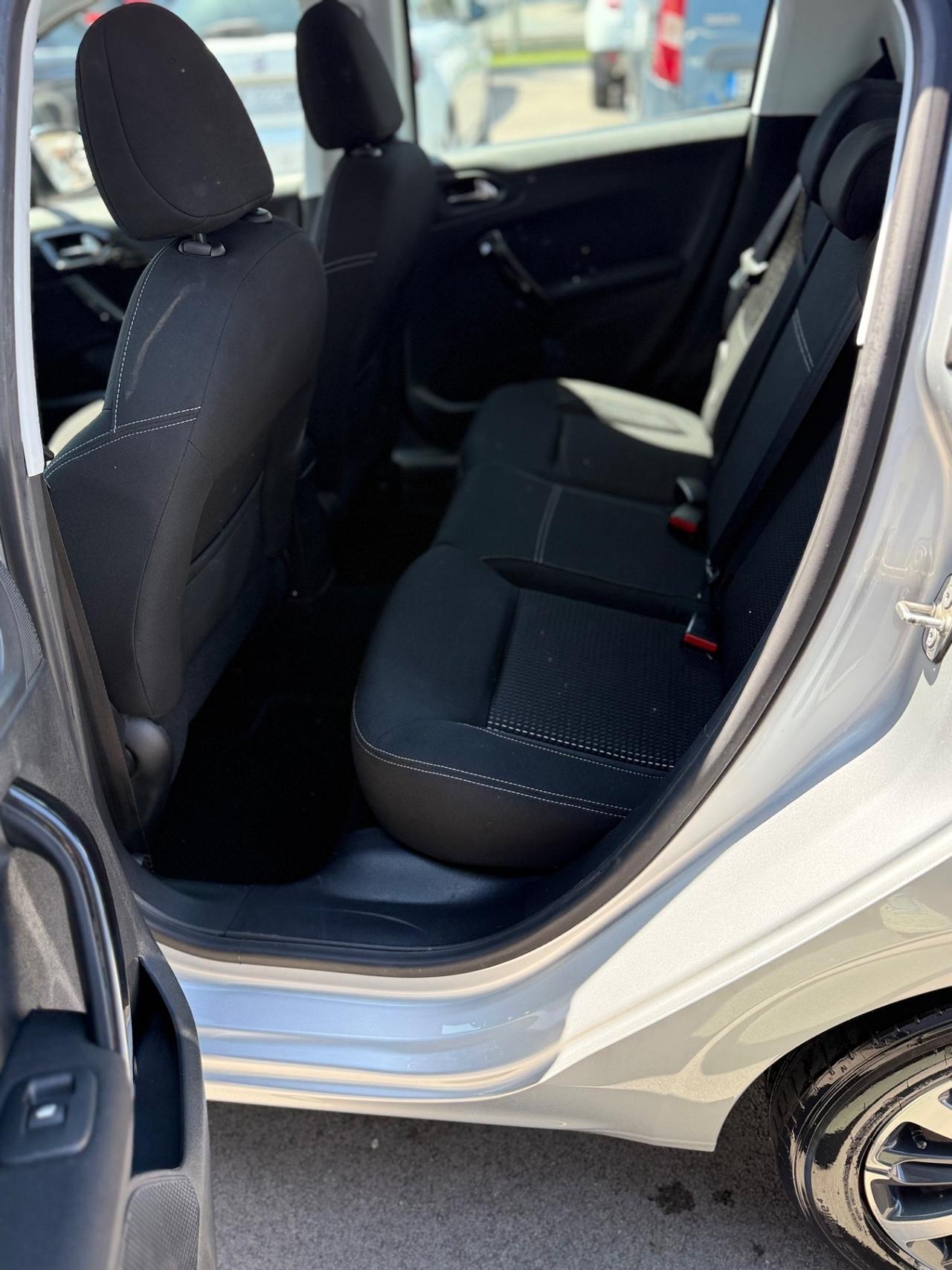 Peugeot 208 BlueHDi 100 5 porte Allure