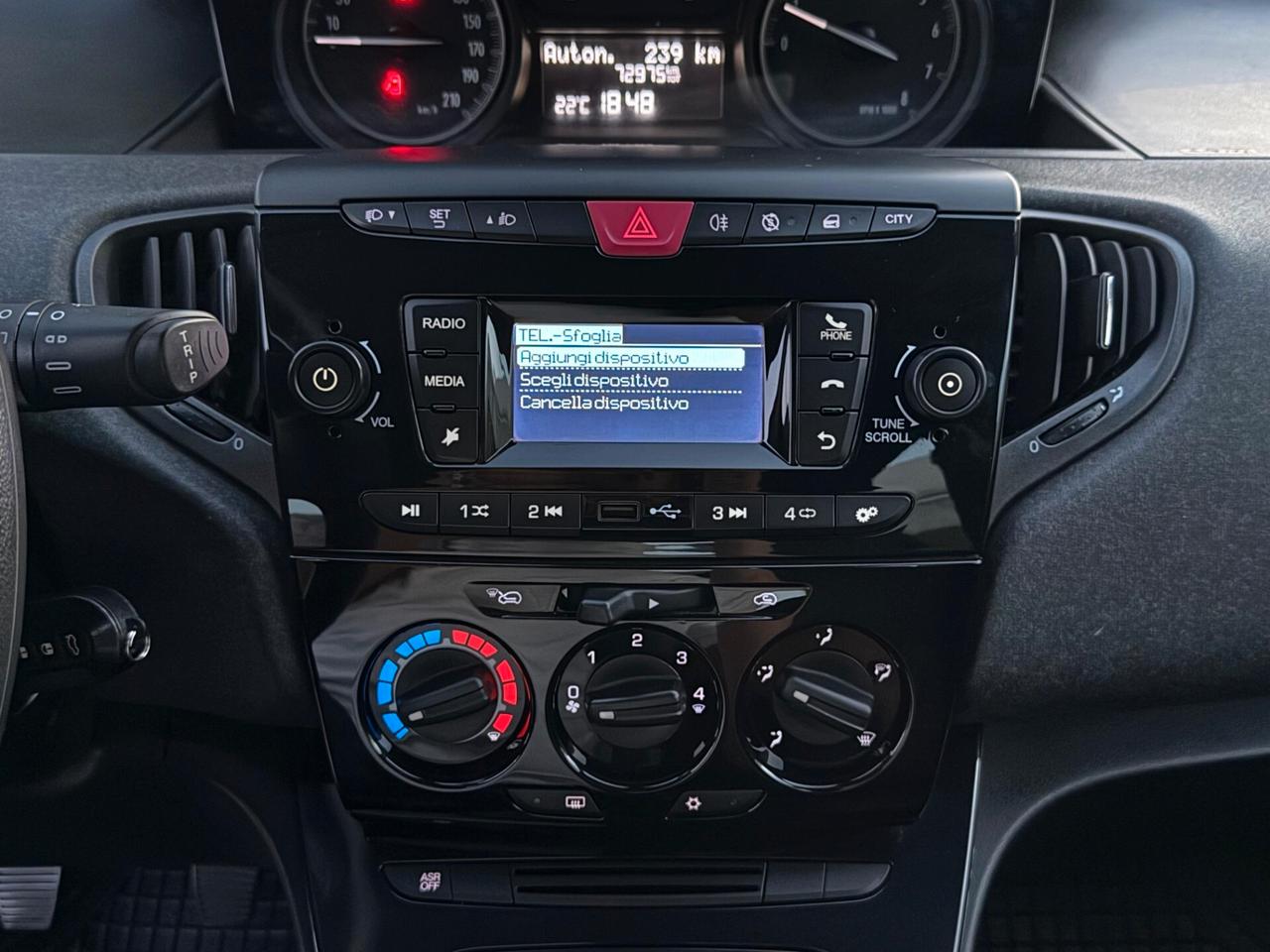 Lancia Ypsilon 1.0 FireFly S&S Hybrid Silver