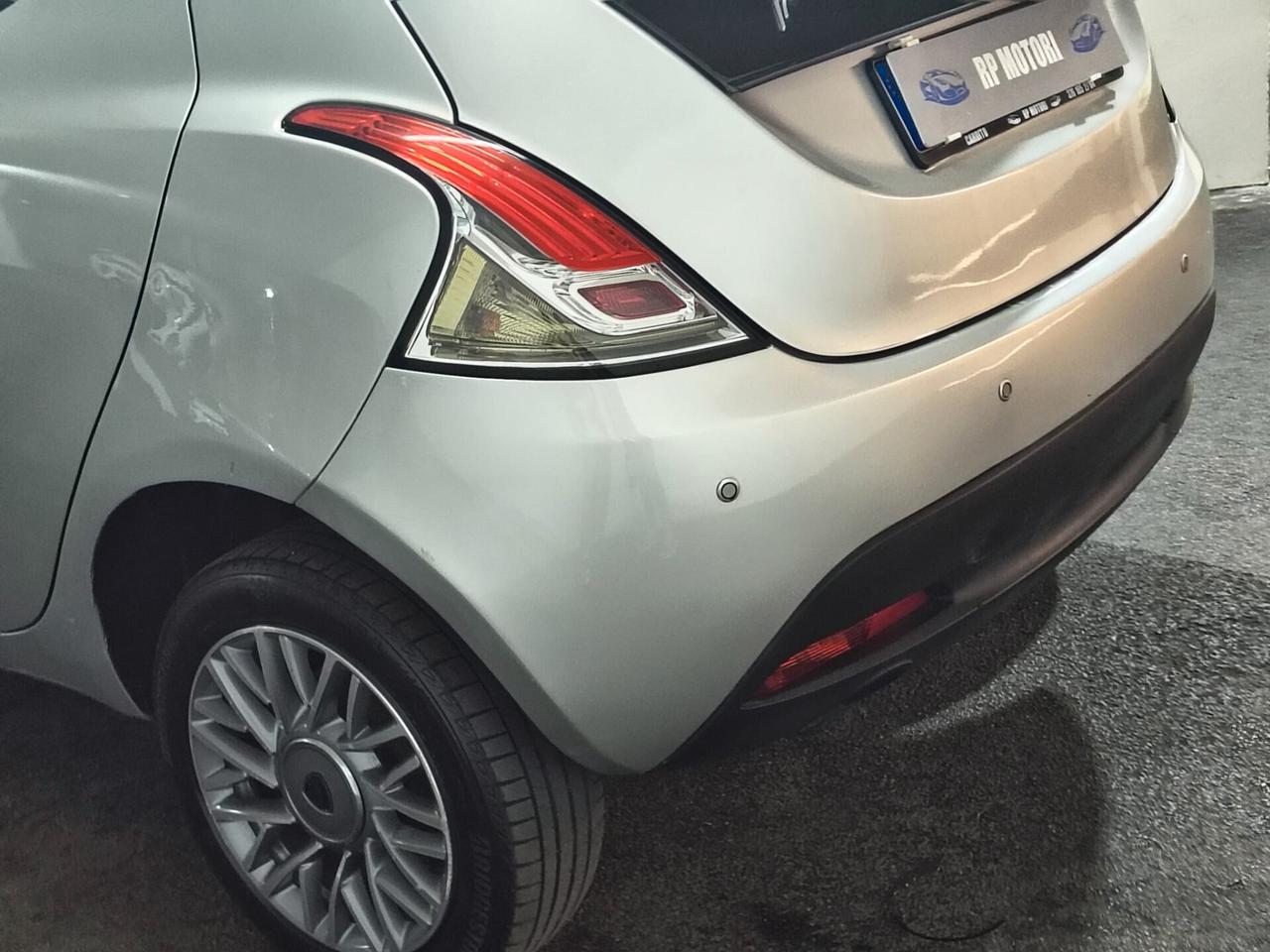 Lancia Ypsilon 0.9 TwinAir 85 CV 5 porte Metano Ecochic Gold