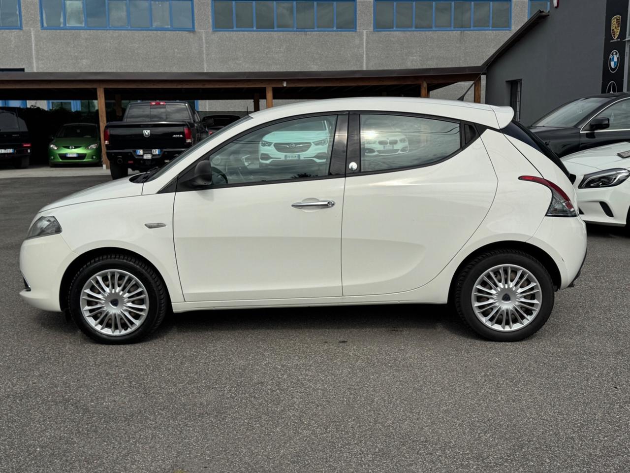 Ypsilon 1.2 69 CV 5 porte GPL Ecochic Silver