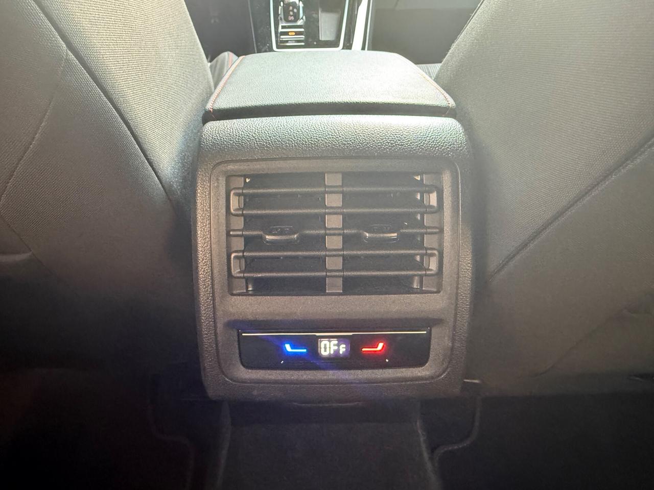Volkswagen Golf GTI 2.0 TSI DSG PERFORMANCE