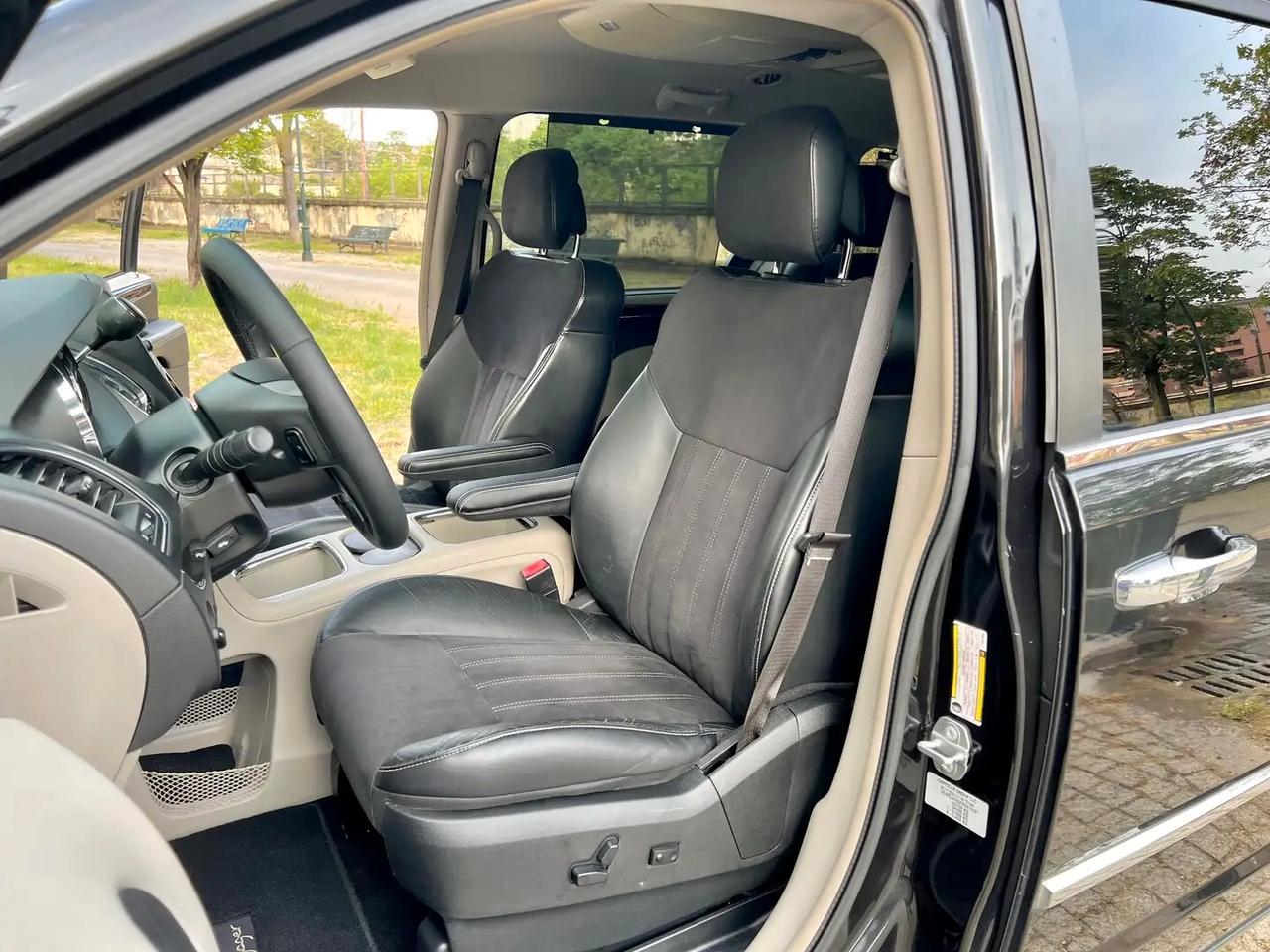 Lancia Voyager 2.8 Turbodiesel Platinum 177 CV