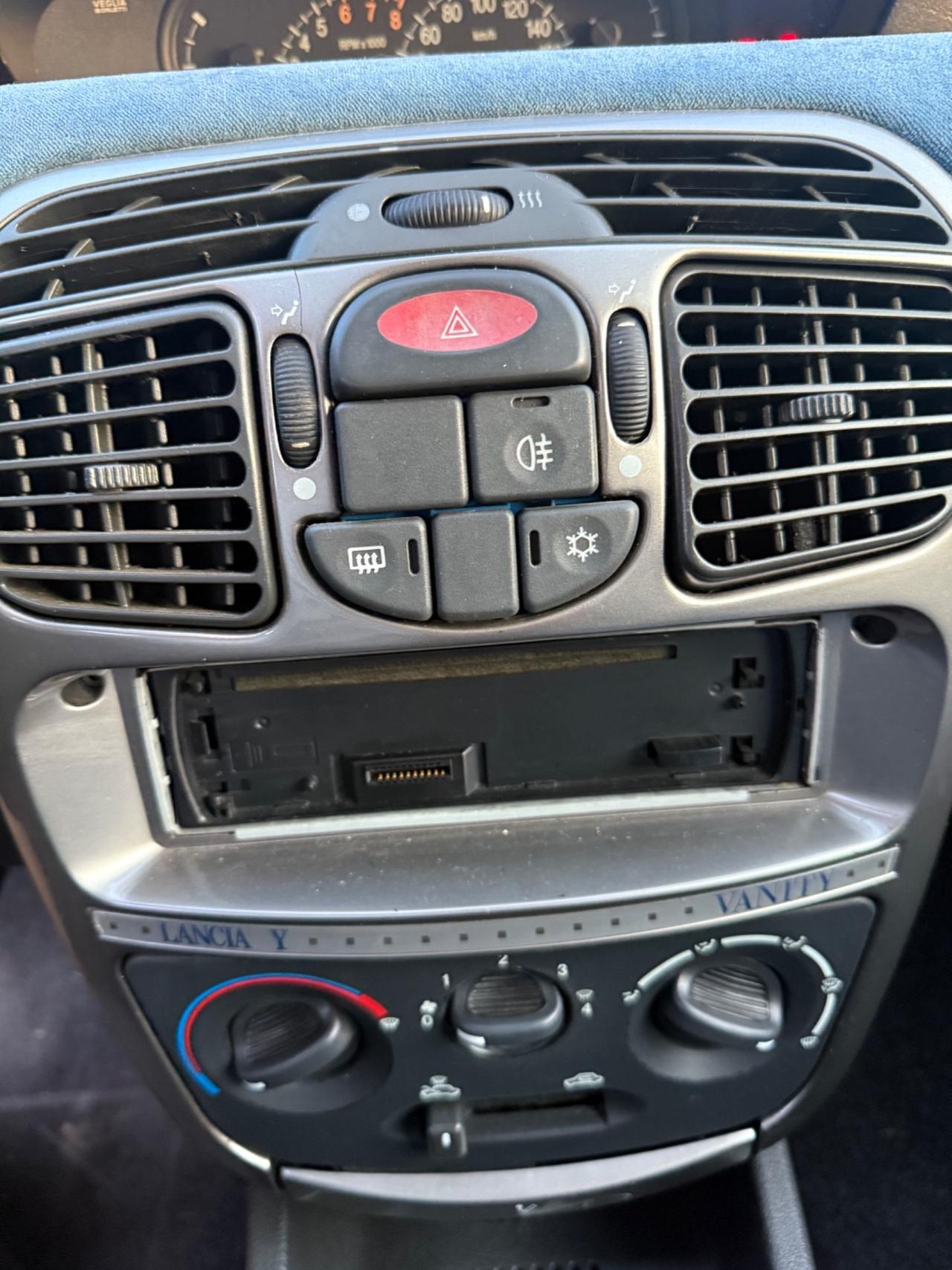 Lancia Ypsilon 1.2 16V Platino