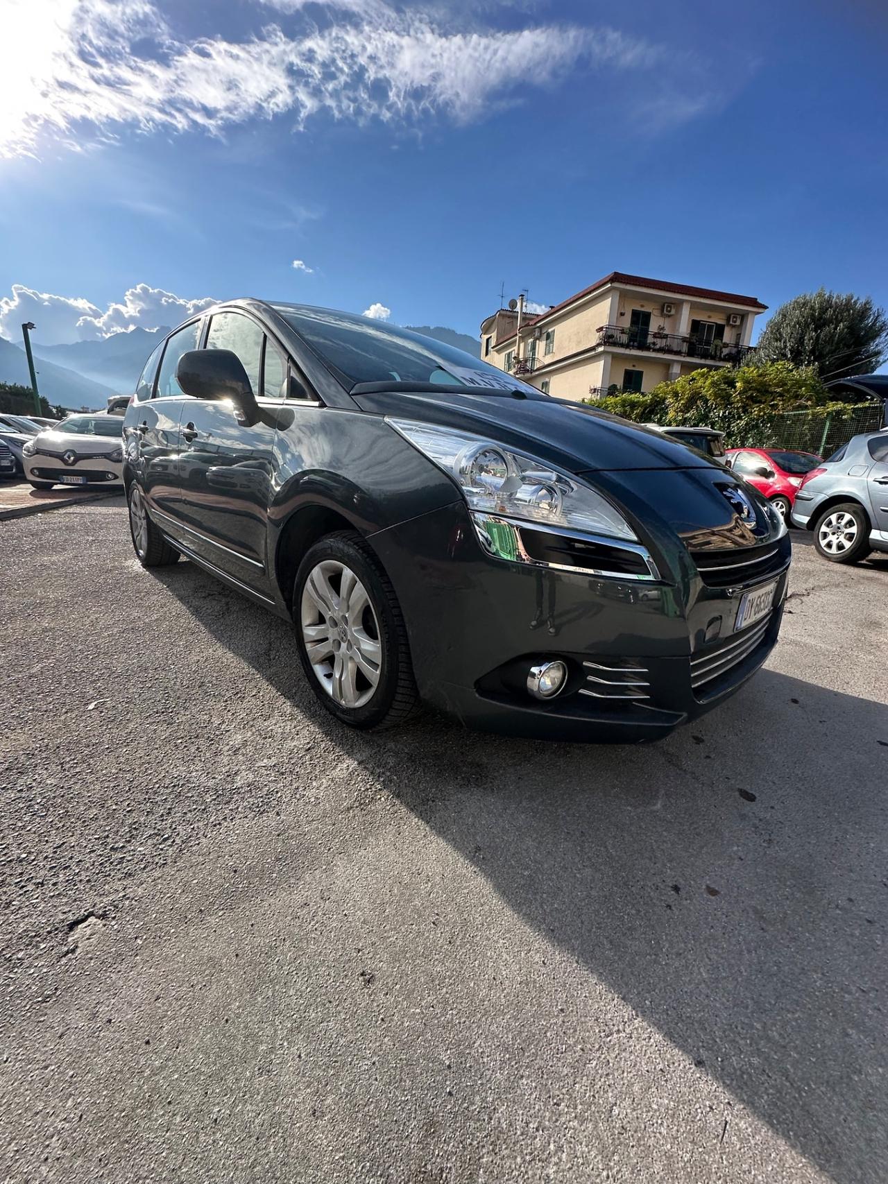 Peugeot 5008 2.0 HDi 150CV Féline