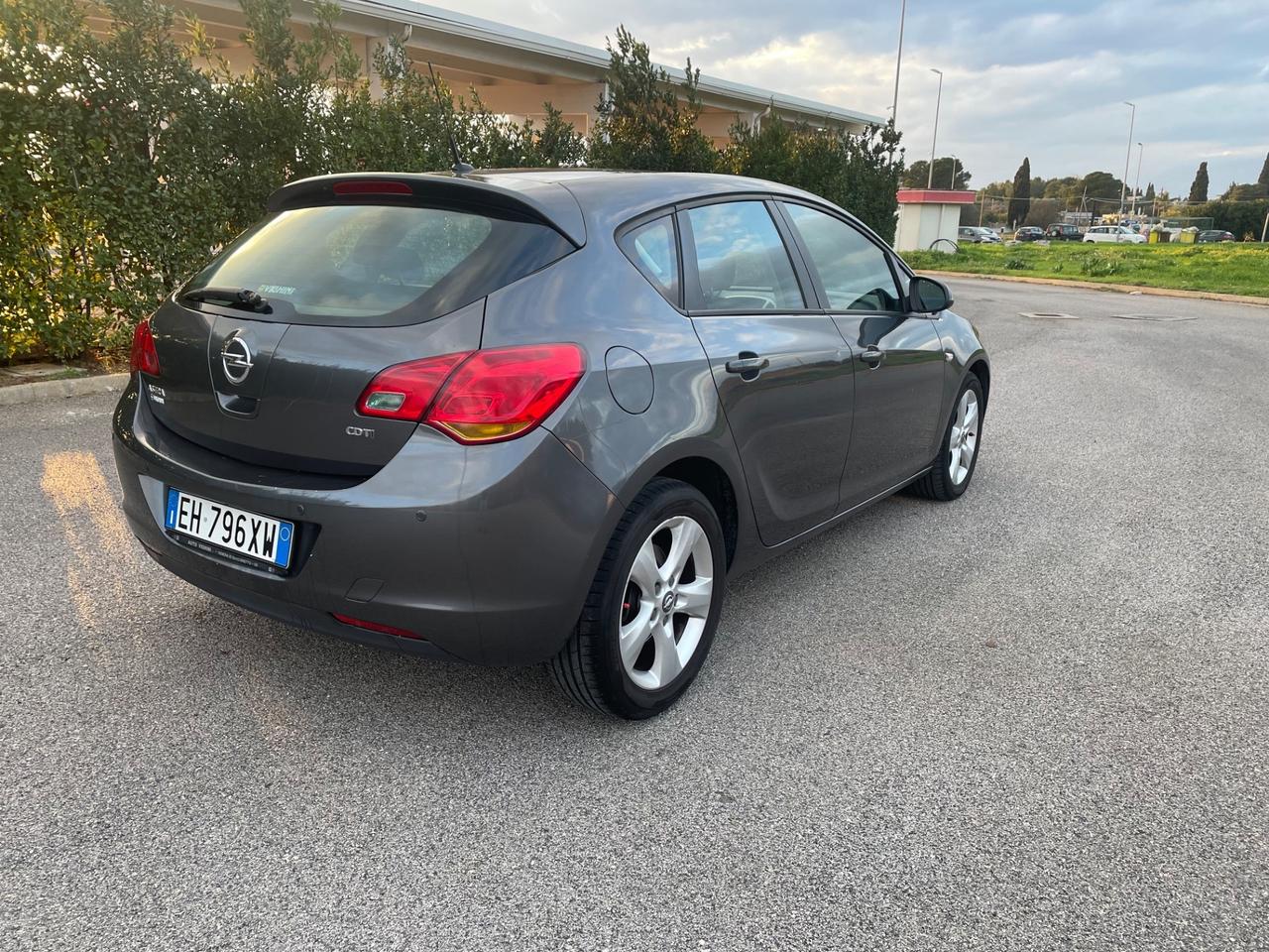 Opel Astra 1.7 CDTI 110CV 5 porte