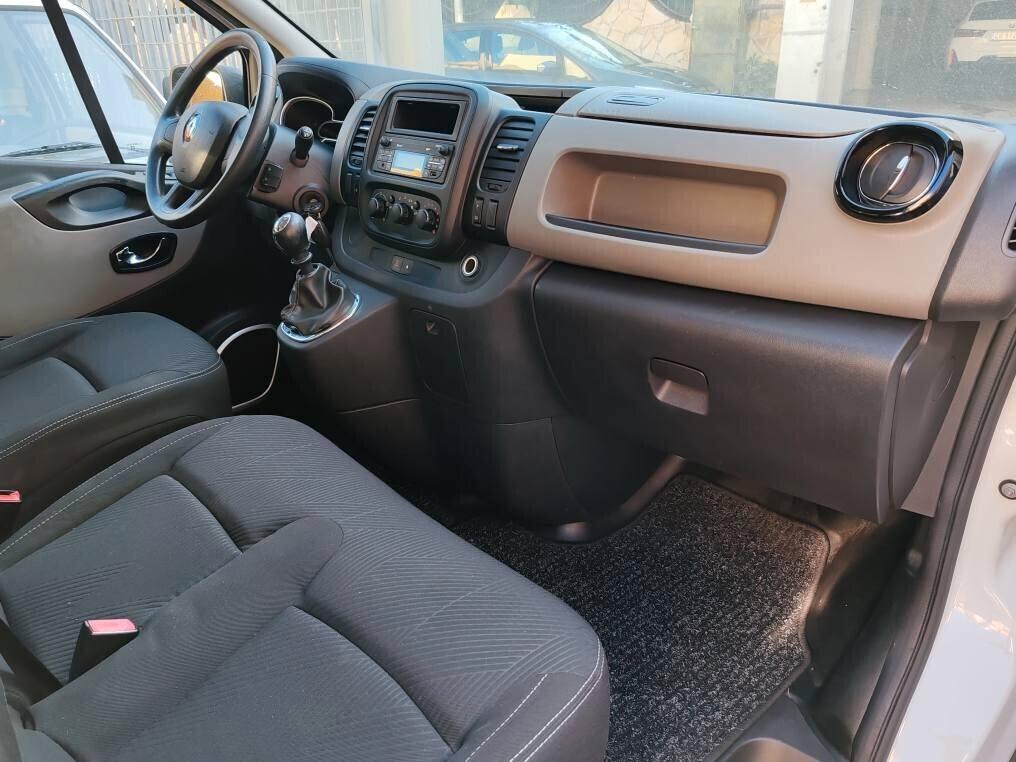 RENAULT TRAFIC 3 POSTI