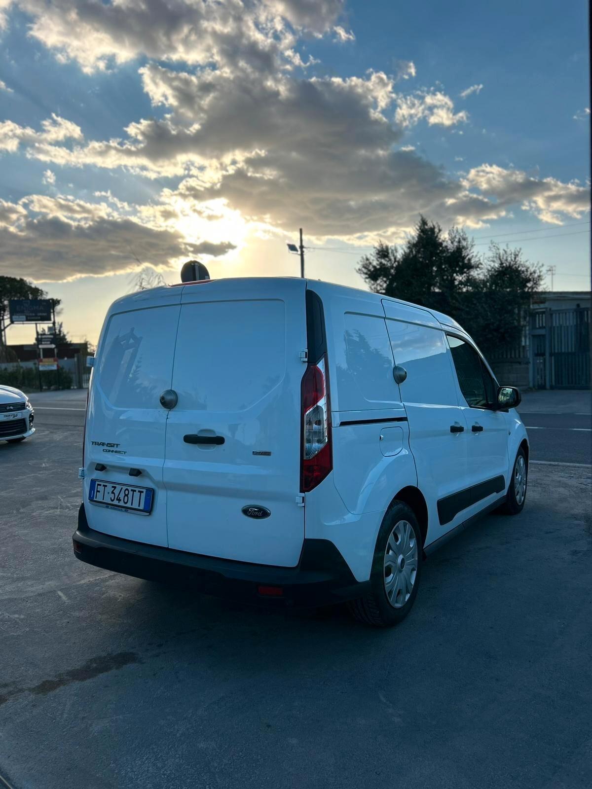 Ford Tourneo Courier 1.5 TDCI 100 CV Plus