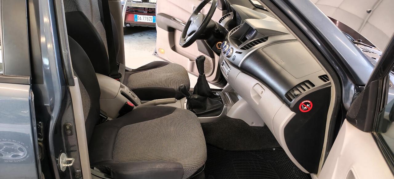 Mitsubishi L200 2.5 DI-D/167CV Double Cab Warrior