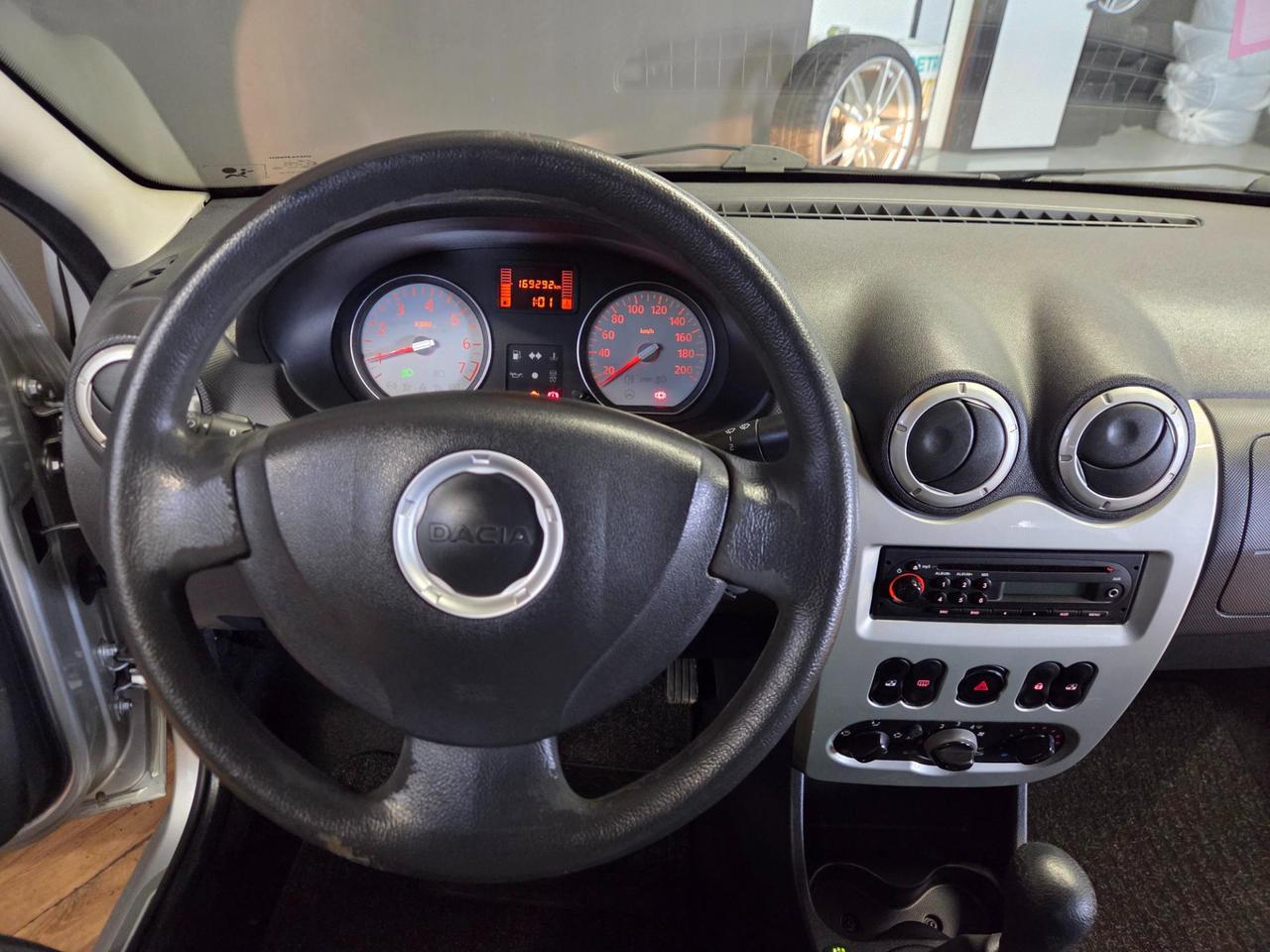 Dacia Logan MCV 1.6 Embleme (blackline) Gpl .ti