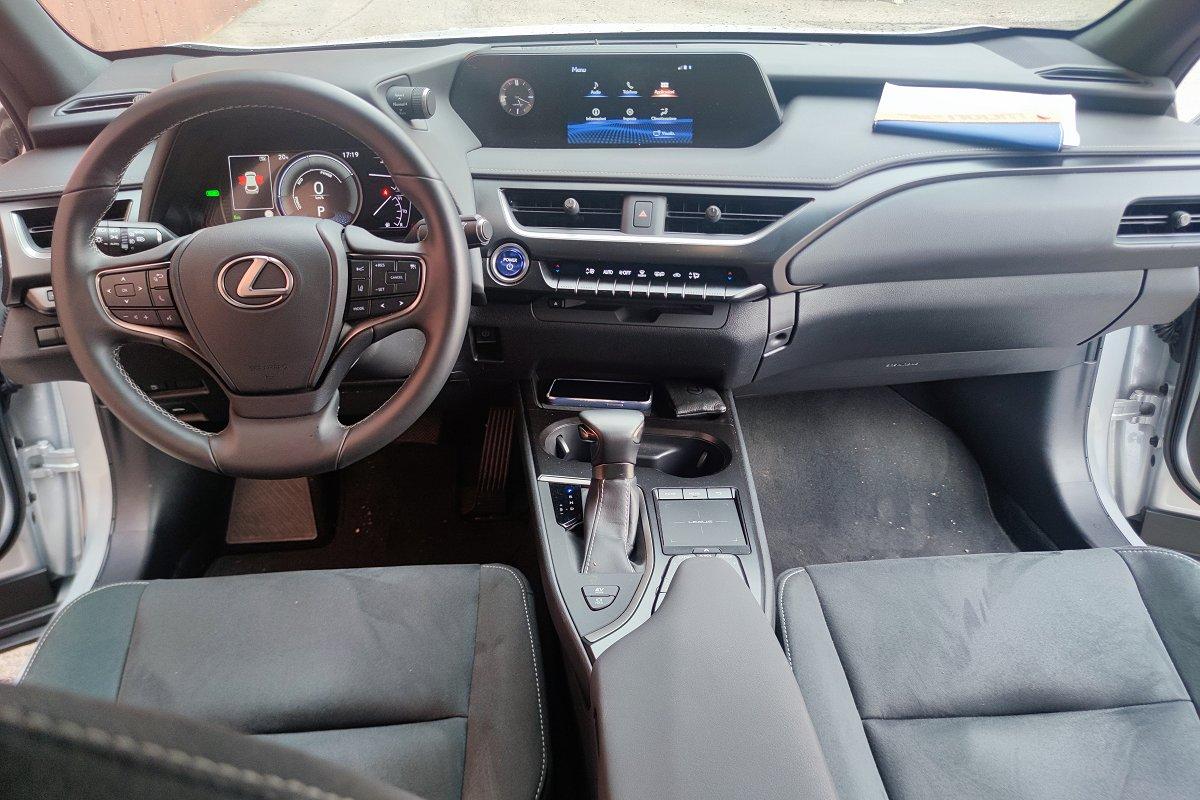 LEXUS UX Hybrid Executive