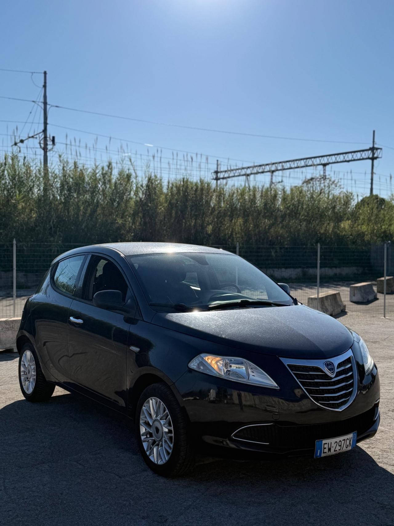 Lancia Ypsilon 1.3 MJT 16V 95 CV 5 porte S&S Silver