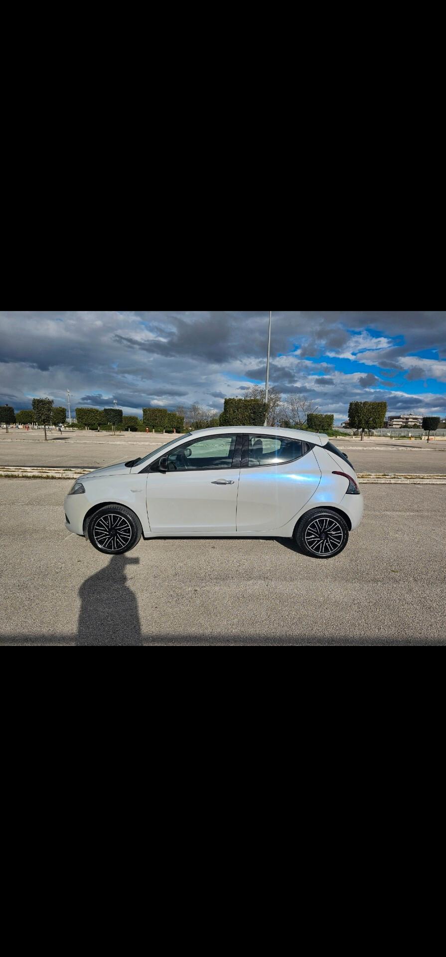 Lancia Ypsilon 1.2 69 CV 5 porte Platinum
