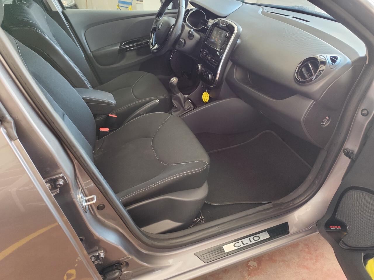 Renault Clio 1.2 75CV 5 porte Costume National