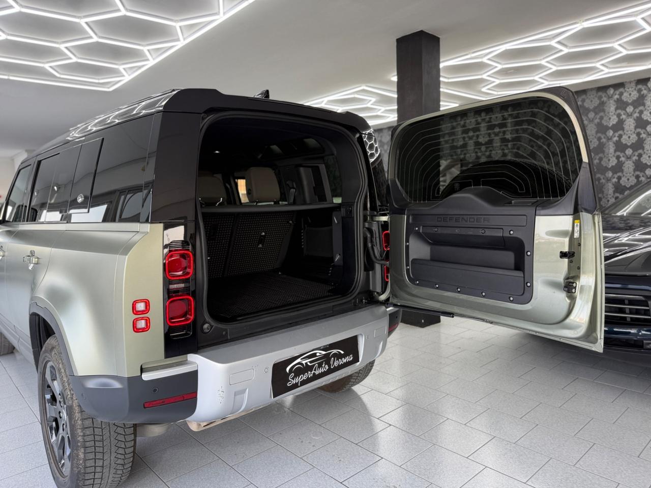 Land Rover Defender 110 3.0D I6 250 CV AWD Auto X-Dynamic HSE