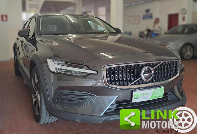 VOLVO V60 Cross Country 2.0 B4 D 211H 195 MHEV HYBRID PLUS AWD AUTOMATICA