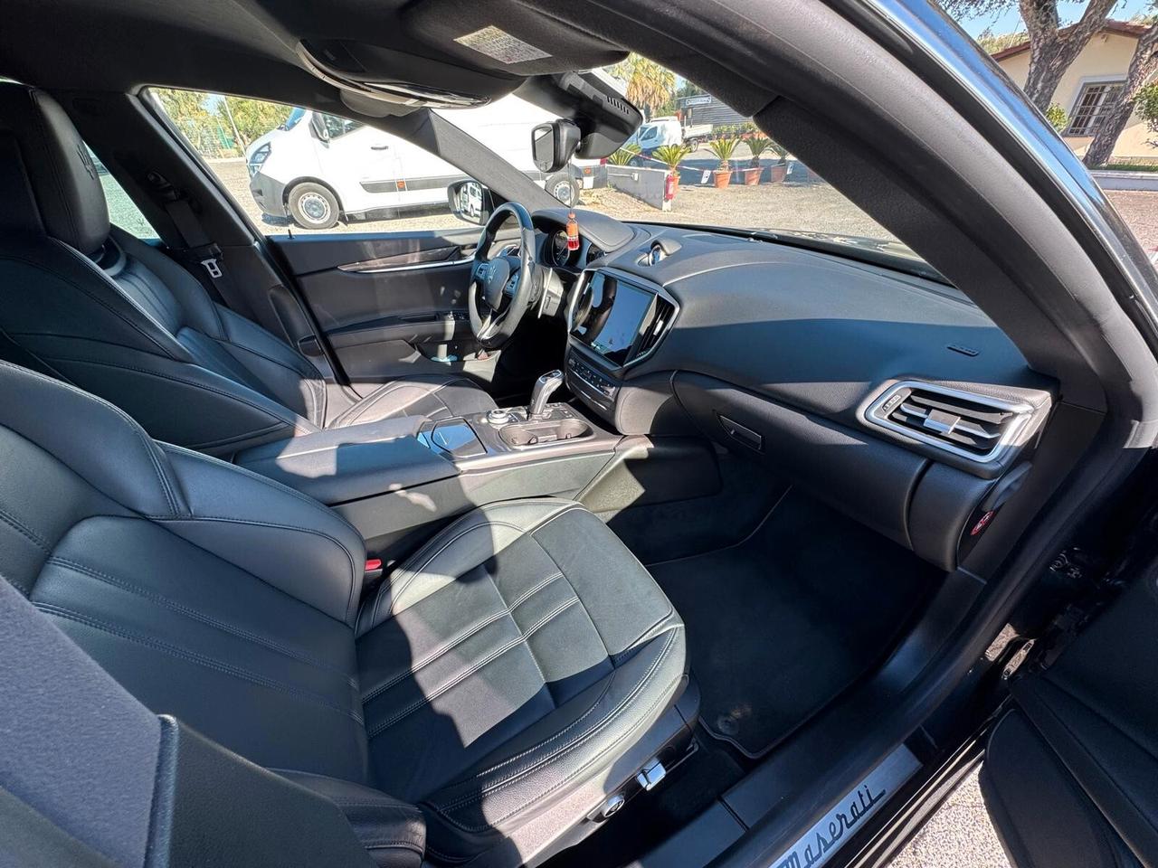 Maserati Ghibli 330 CV MHEV