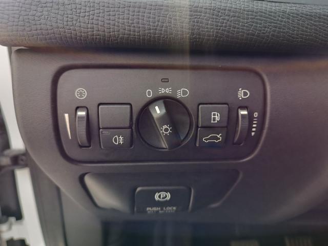 VOLVO XC60 DRIVe kINETIC 163 cv