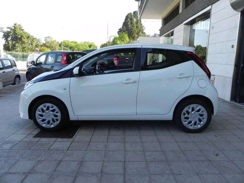 Toyota Aygo Connect 1.0 VVT-i 72 CV 5 porte x-cool