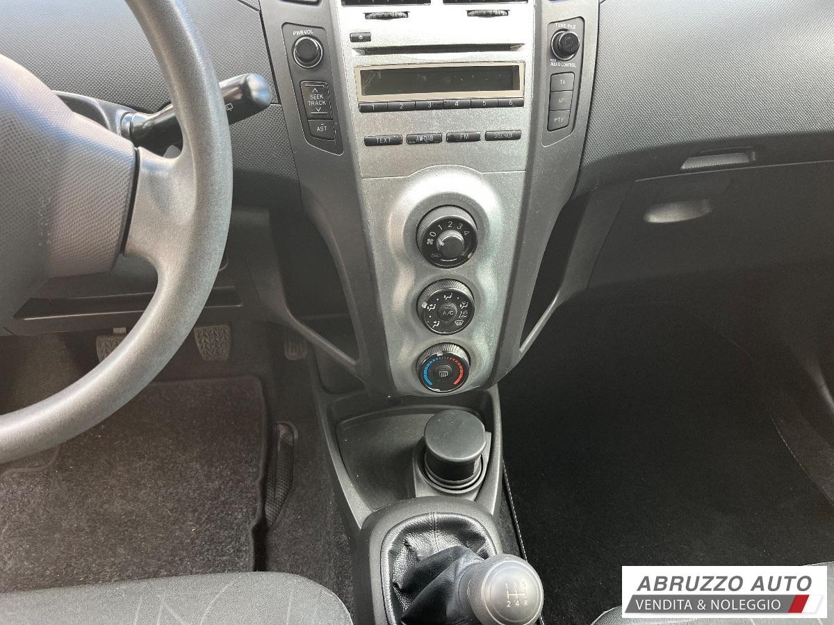 TOYOTA Yaris 1.0 5 porte Active