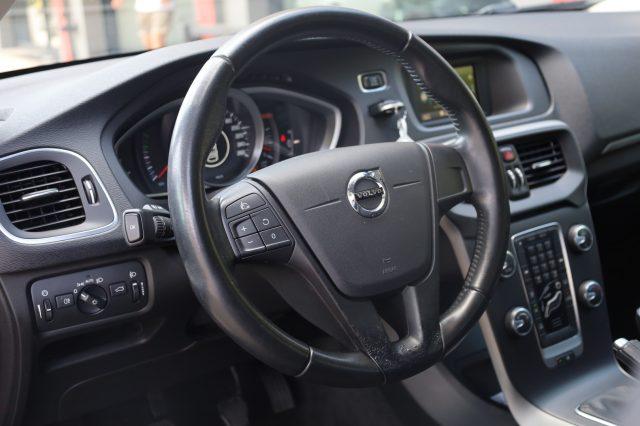 VOLVO V40 D2 2.0d UniPropietario Tagliandata per NEOPATENTAT