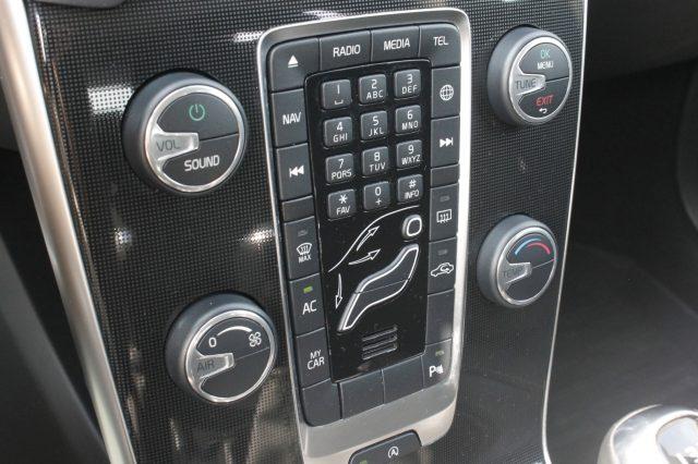 VOLVO V40 Cross Country D2 Business FULL-LED