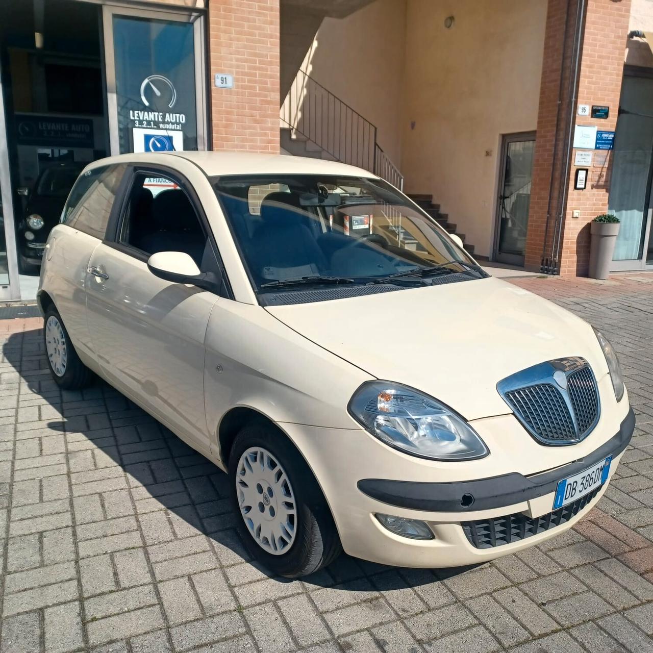 158.148KM YPSILON 1.2 NEOPATENTATI PIANTONE STERZO NUOVO