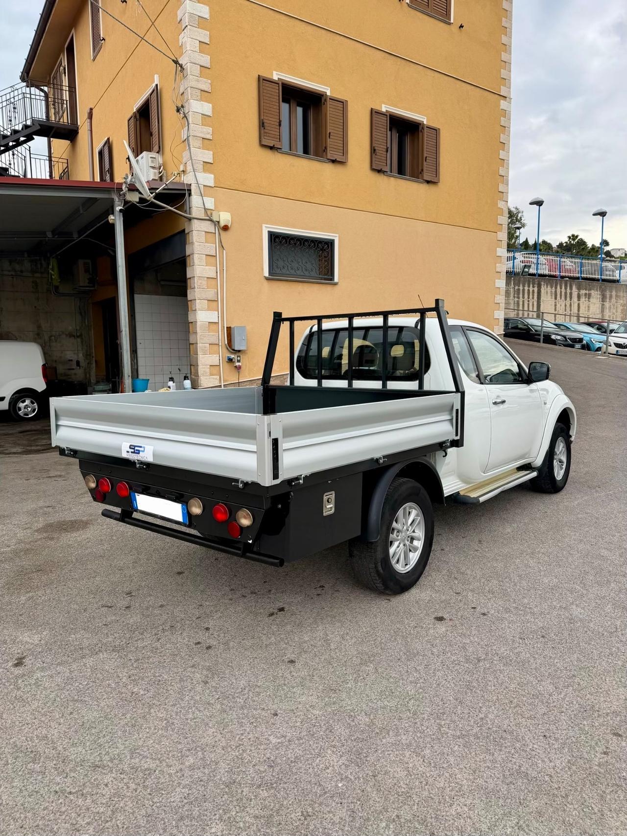 Mitsubishi L200 2.5 DI-D/178CV 2014