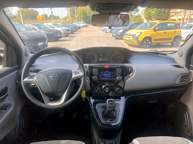Lancia Ypsilon 1.2 69 CV 5 porte Silver