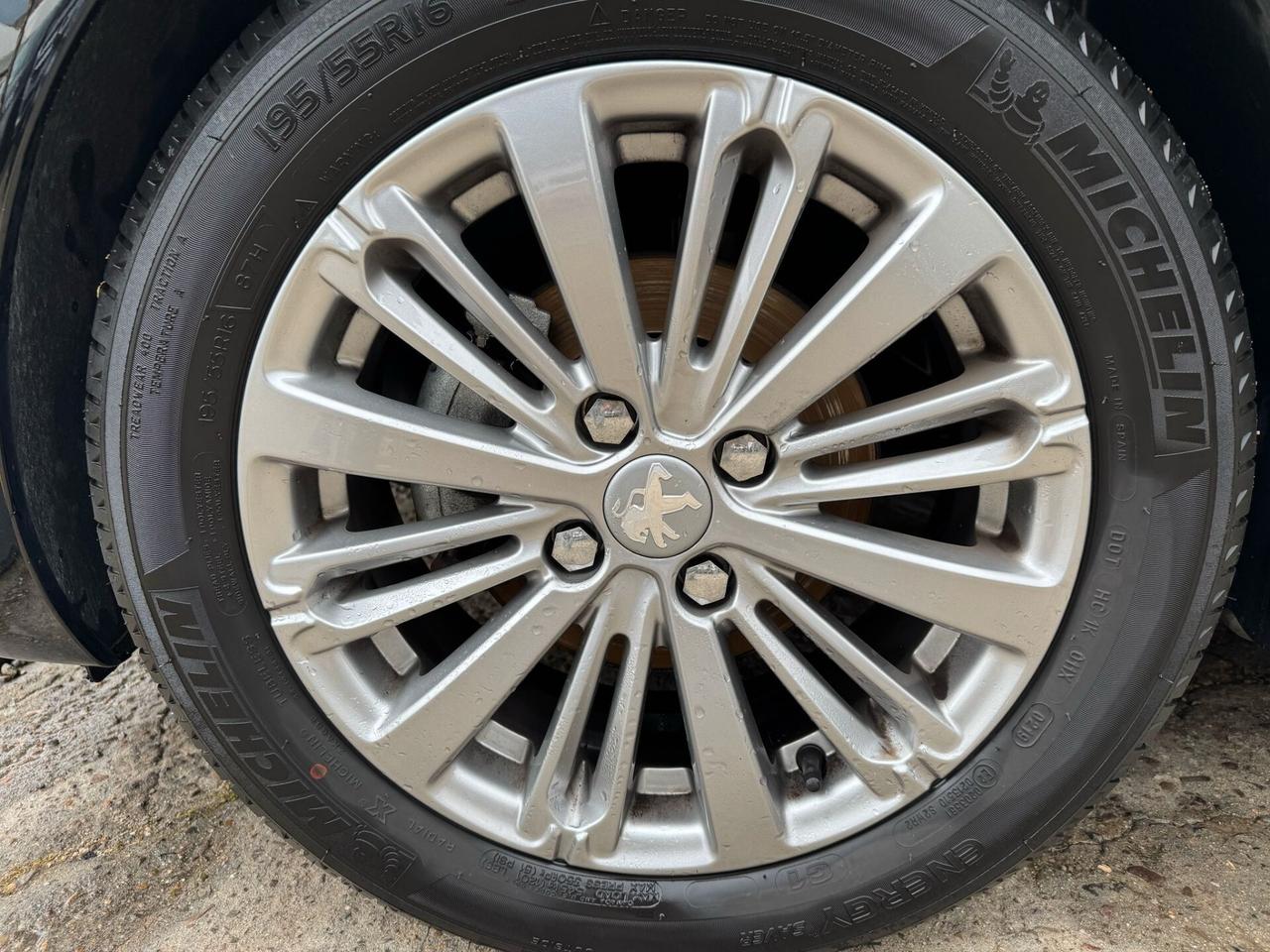 Peugeot 208 PureTech 82 5 porte Allure
