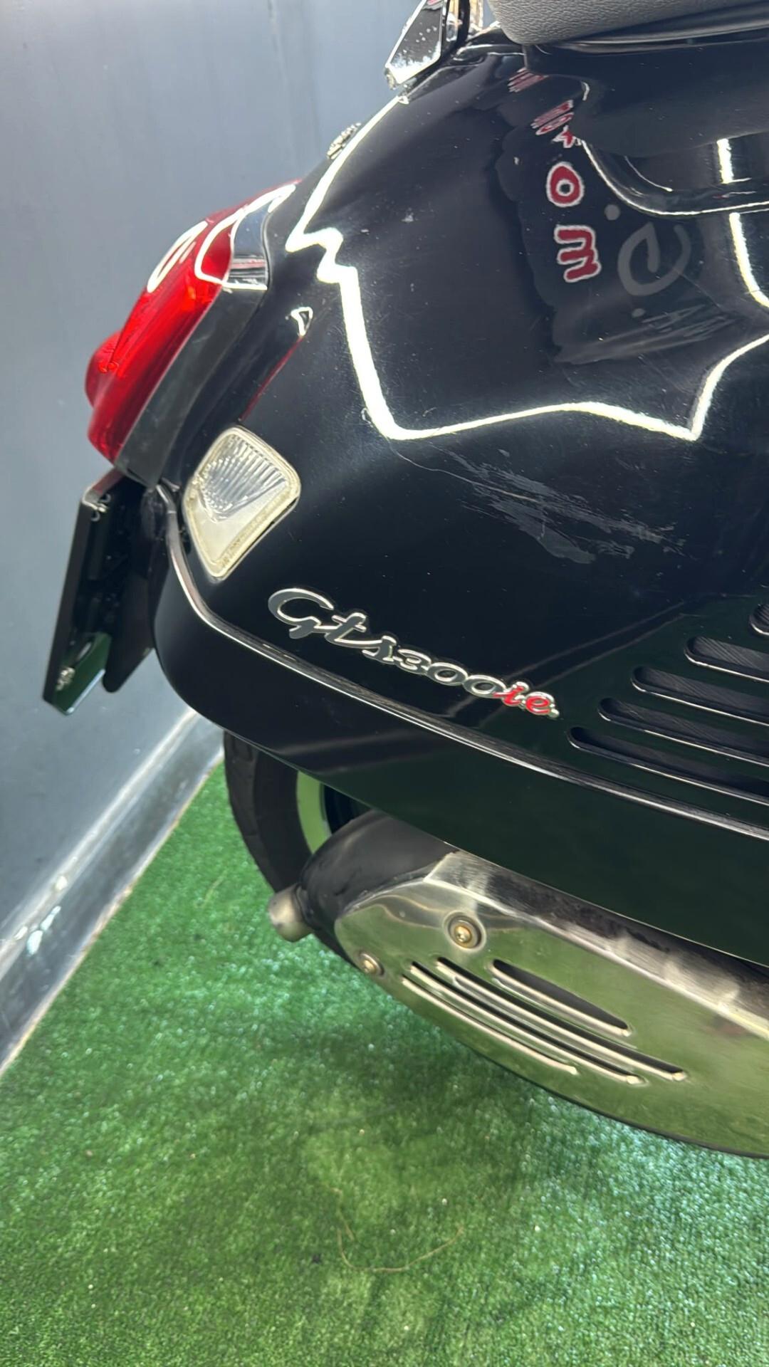Piaggio Vespa 300 GTS