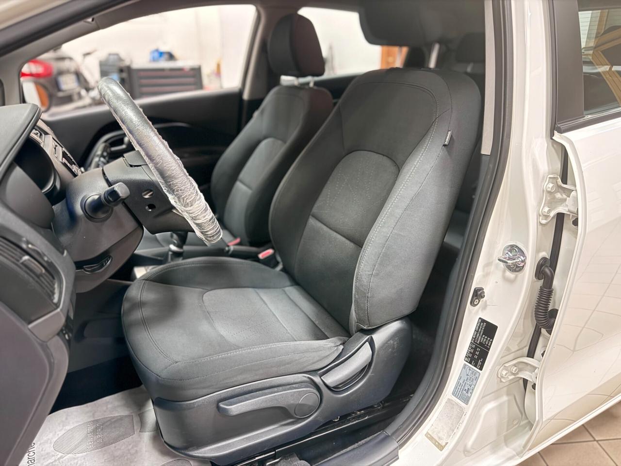 Kia Rio 1.4 CRDi WGT 5p. EX