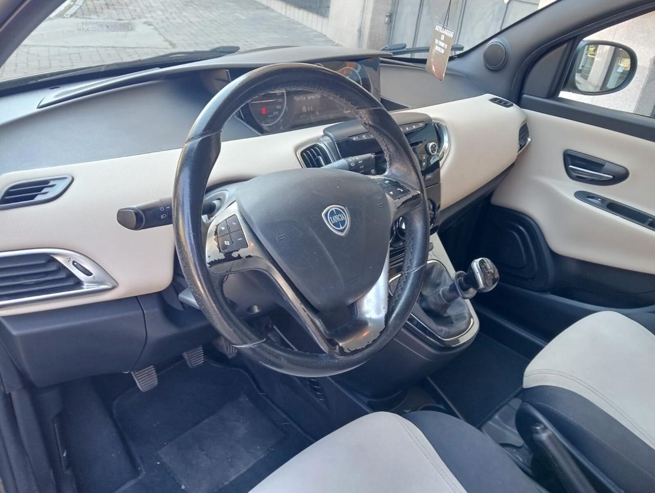 Lancia Ypsilon 0.9 TwinAir 85 CV 5 porte Metano Ecochic