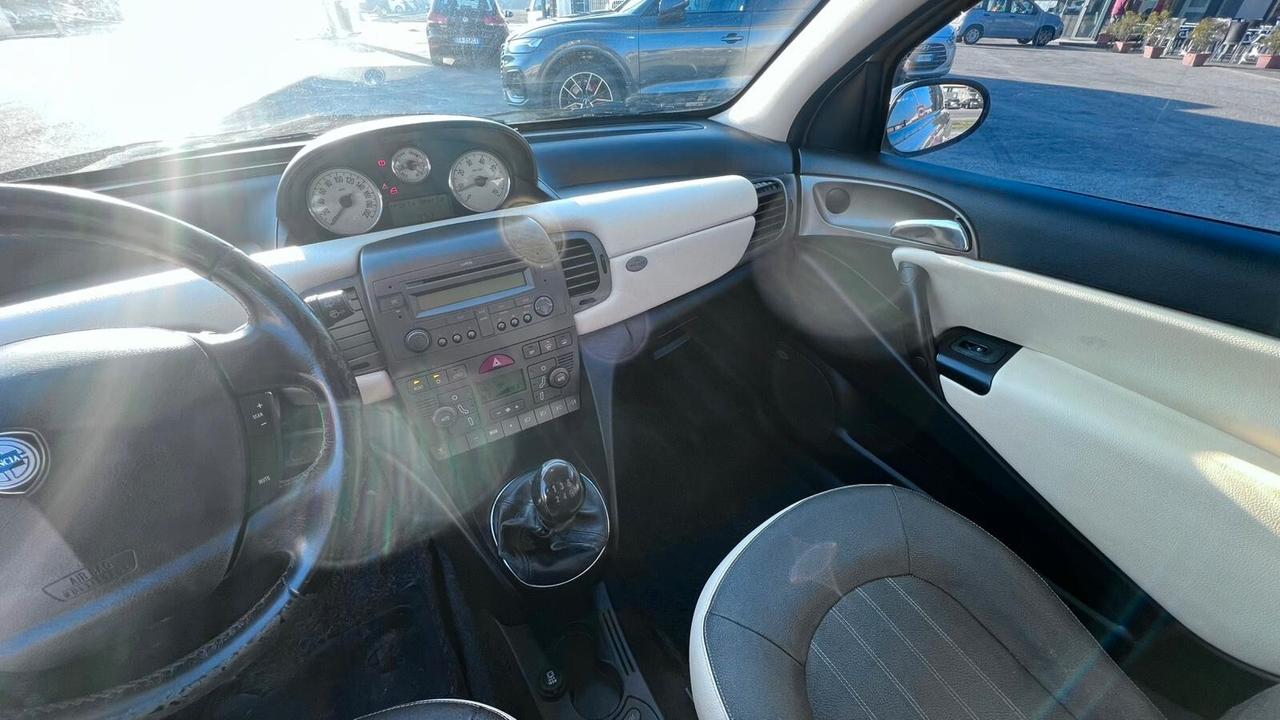 Lancia Ypsilon 1.3 MJT 75 CV Platino