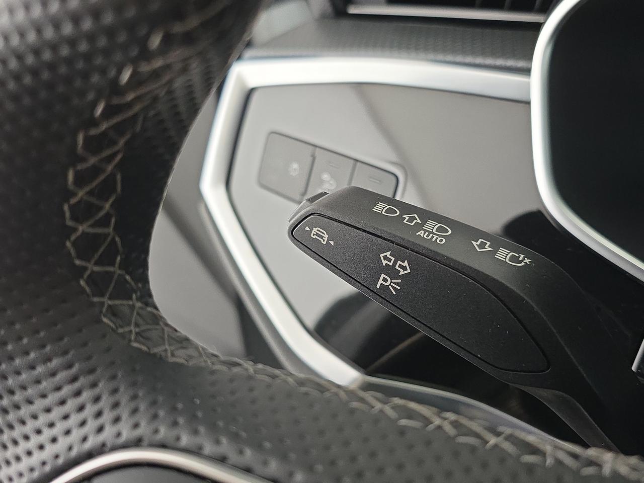 Audi Q3 35 2.0 tdi s line edition s-tronic