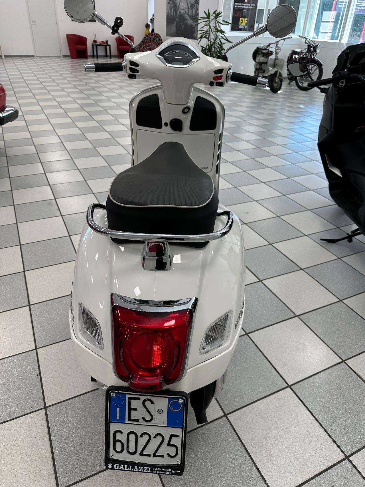 Piaggio Vespa 300 GTS hpe