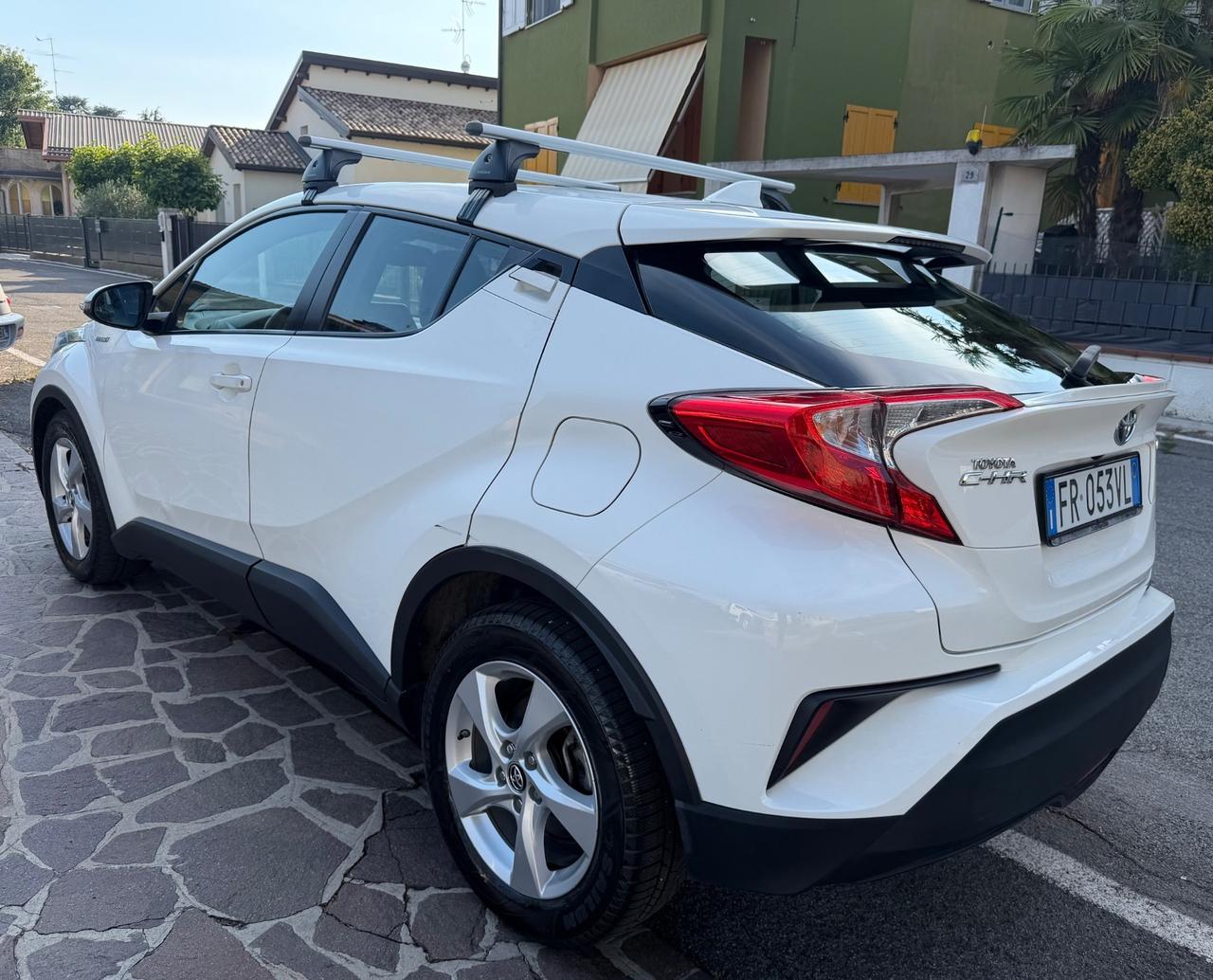 Toyota C-HR 1.8 Hybrid E-CVT Active