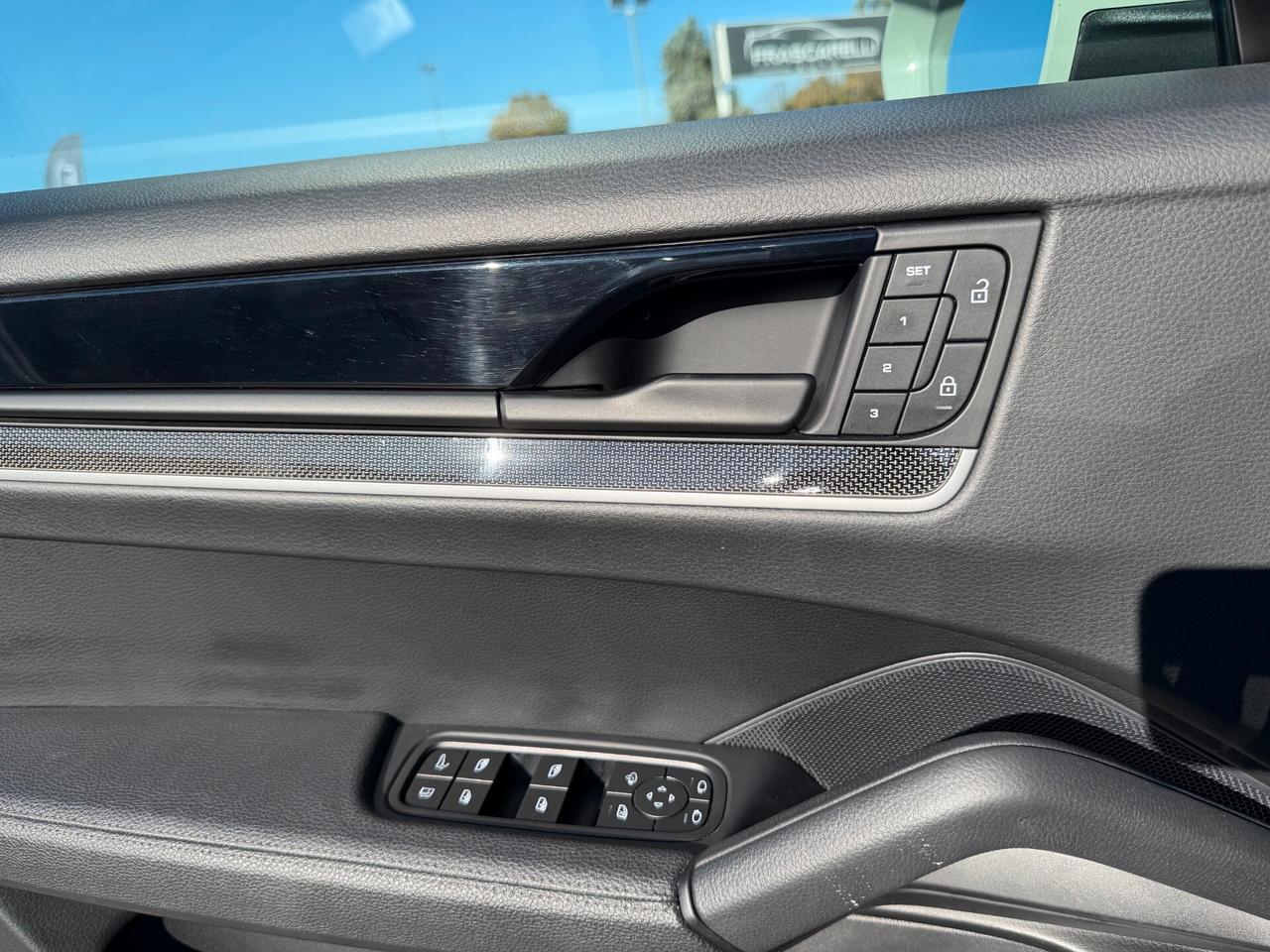 Porsche Cayenne Coupé 3.0 V6 E-Hybrid/4STERZ/DISPL. PASSEGPACK SPORT