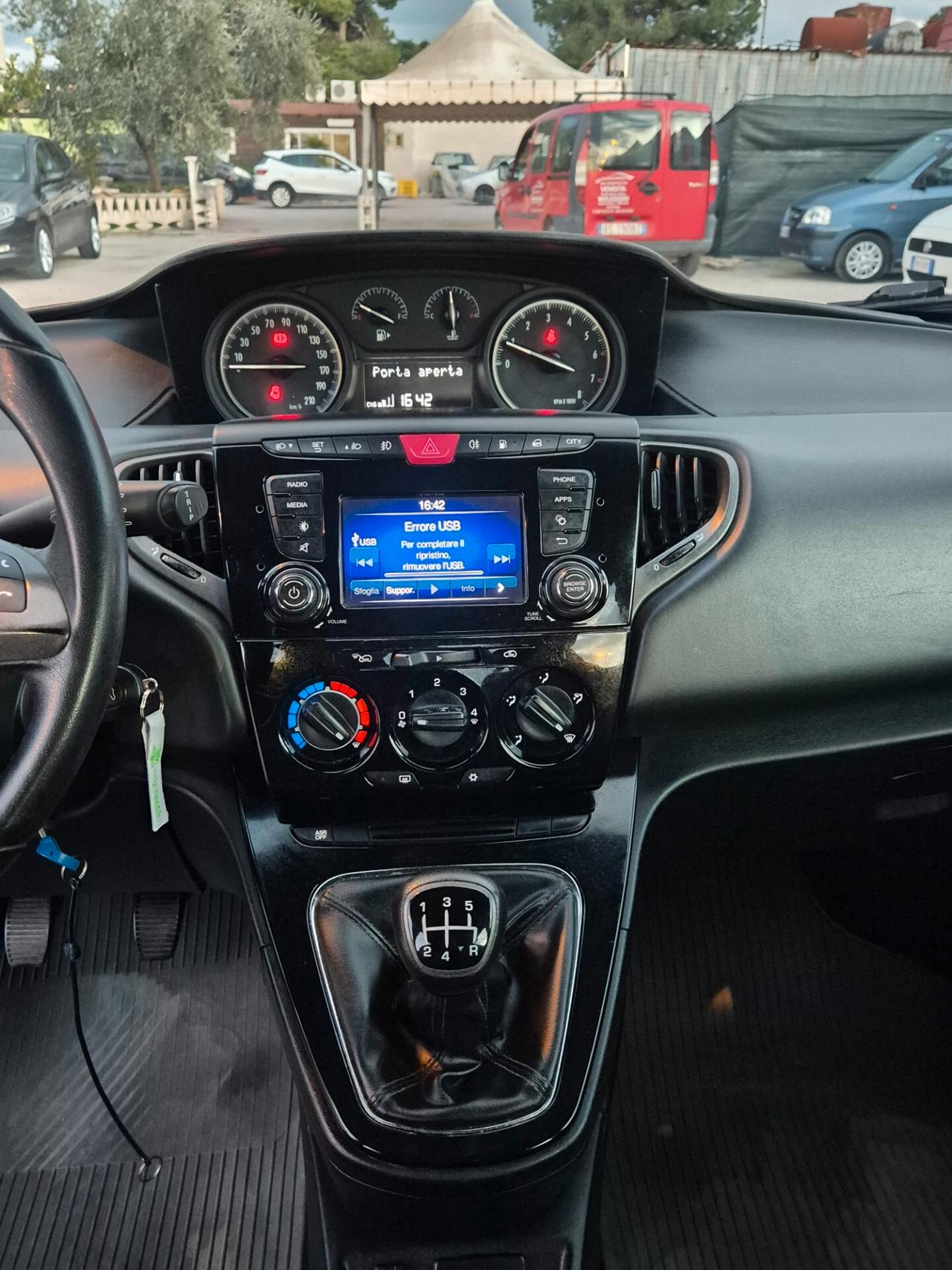 Lancia Ypsilon 0.9 TwinAir 85 CV 5 porte Metano Ecochic Gold