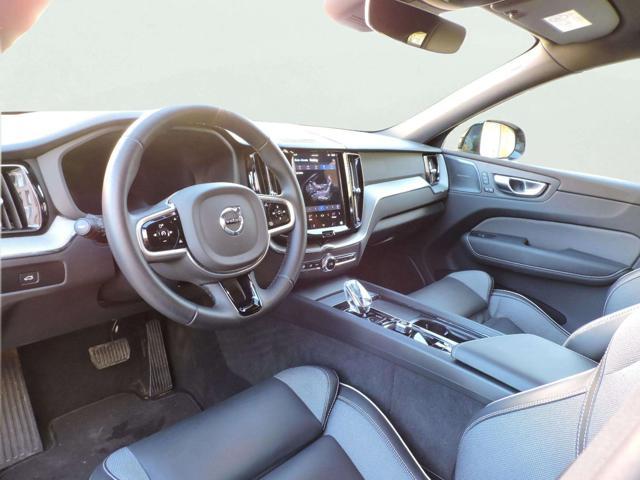 VOLVO XC60 B5 AWD automatico Plus Dark Aziendale