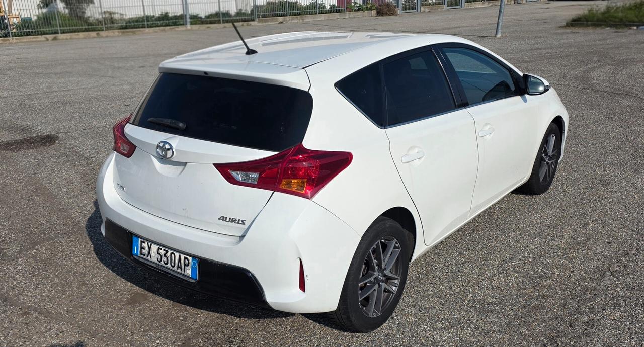 Toyota Auris 1.4 D-4D Lounge